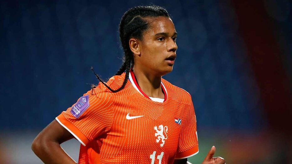 Esmee Brugts in Oranje