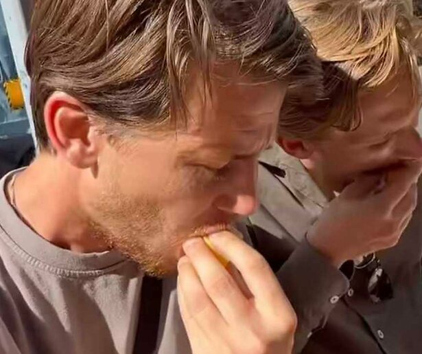 Expeditie Robinson-kandidaten Camiel en Mátyás houden hun eigen eetproef