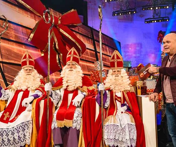 De TV van gisteren: Paul de Leeuw wint op nippertje Sinterklaasstrijd