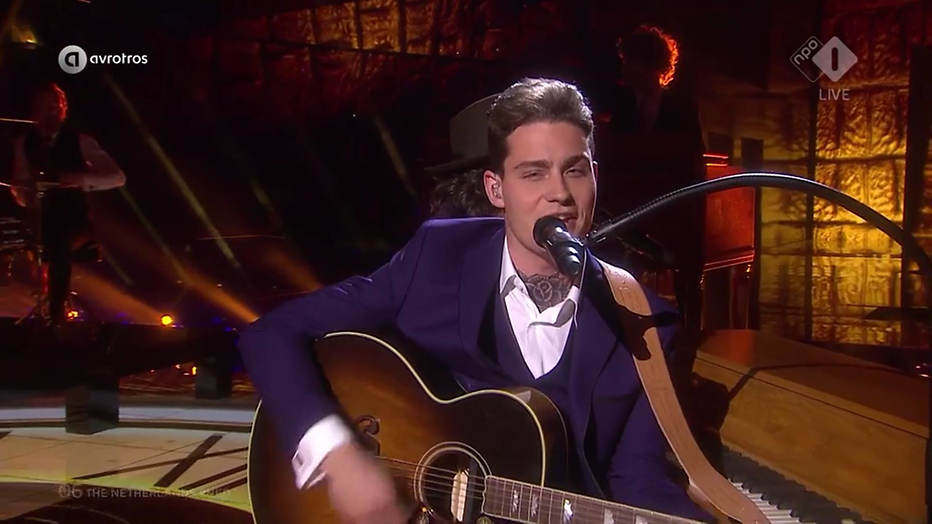 Videosnack: Oók Johan Derksen in de ban van Douwe