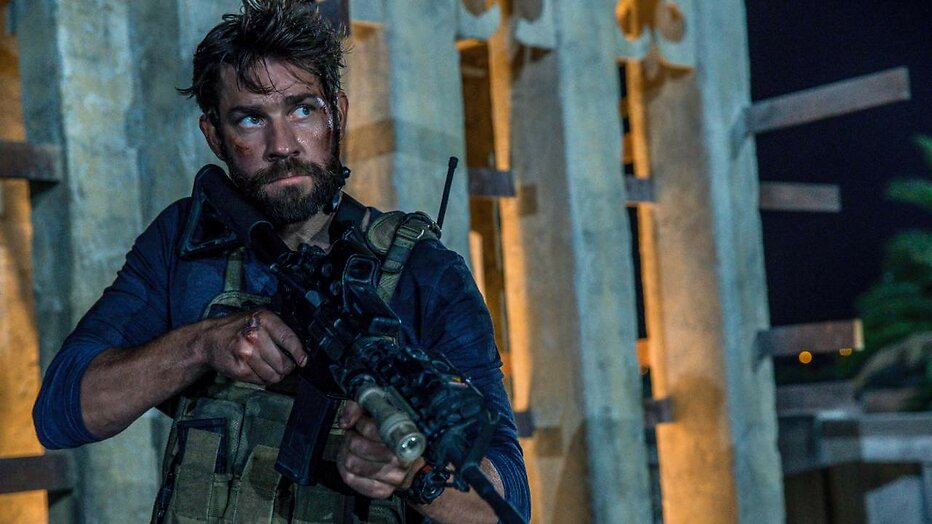 John Krasinski als Jack Silva in 13 Hours: The Secret Soldiers of Benghazi