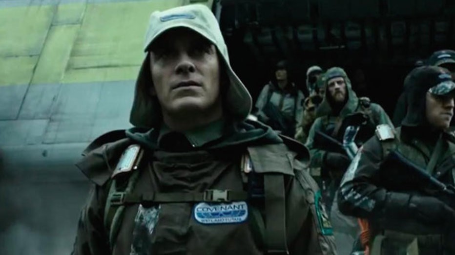 Alien Convenant - Michael Fassbender in de ruimte