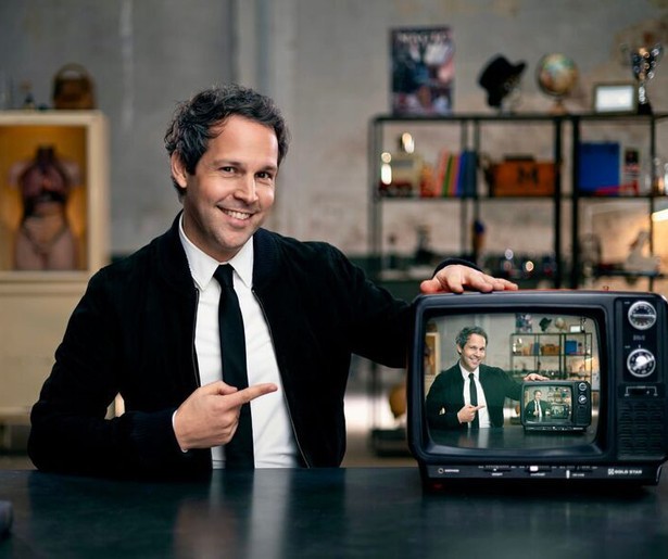 NPO1 zendt 10 Jaar Mindf*ck van Victor Mids nog een keertje uit