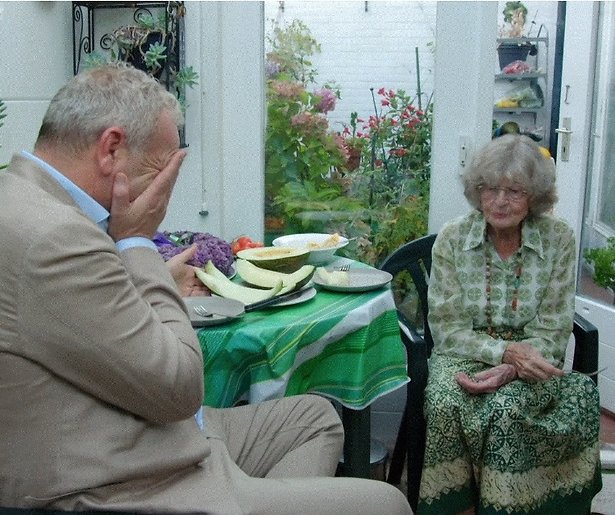 De TV van gisteren: 100 Jaar Jong geen concurrentie voor Kopen zonder kijken