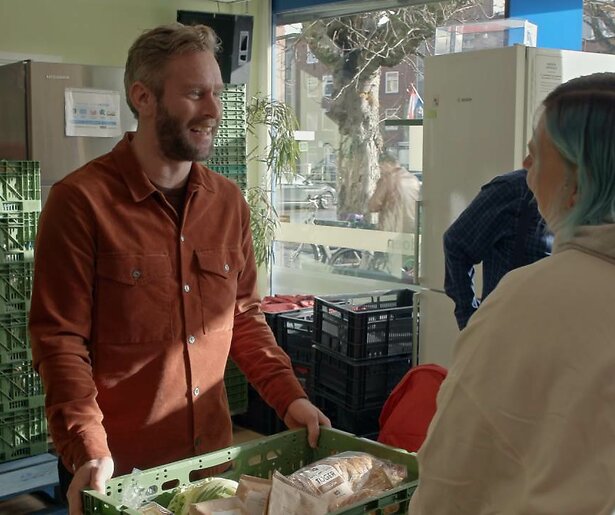 Tim den Besten ontmoet twee hele verschillende mensen in 100 Dagen in de Vergeten Wijk