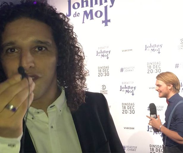 Op de rode loper bij The Roast of Johnny de Mol