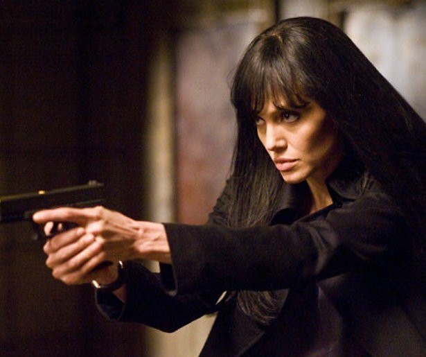 Salt: Angelina Jolie op de vlucht