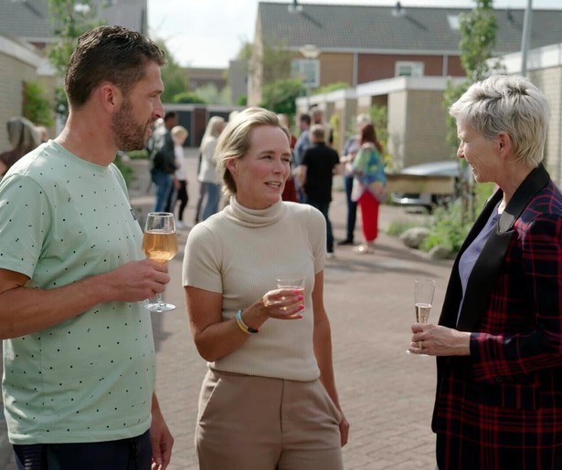 Van stoeltegelwalhalla naar groene straat in 12 Straten Groen