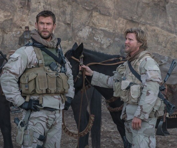 Chris Hemsworth strijdt tegen de taliban in 12 Strong