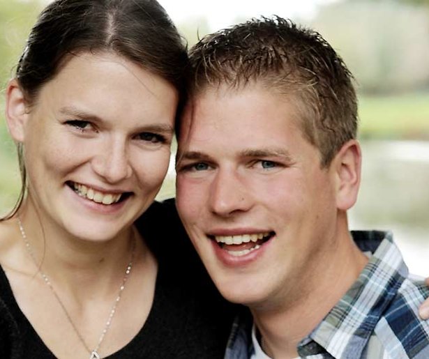 Twee Boer zoekt Vrouw-koppels verwachten een kindje