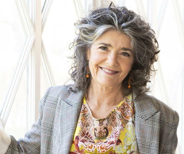 Dieuwertje Blok moet neus laten verwijderen en legt tv-werkzaamheden neer