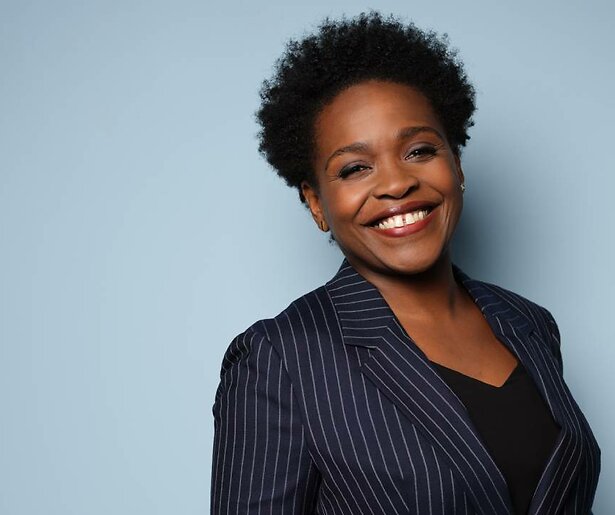 Simone Weimans doet live verslag van de Herdenking Slavernijverleden in Amsterdam