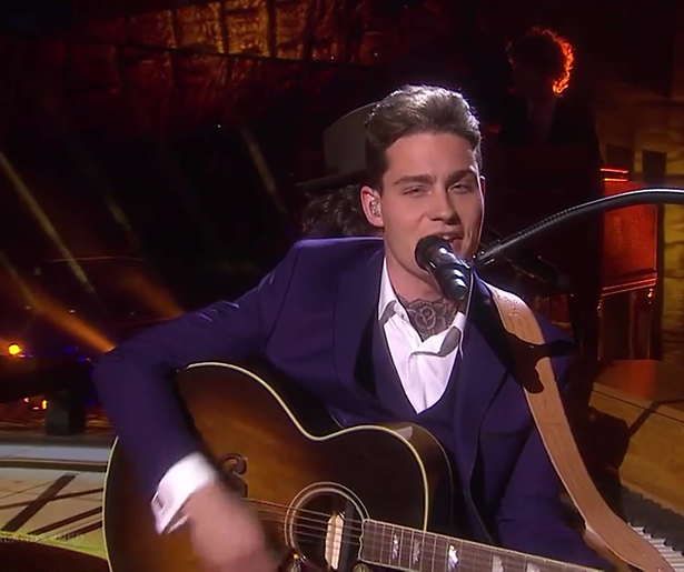 Videosnack: Oók Johan Derksen in de ban van Douwe