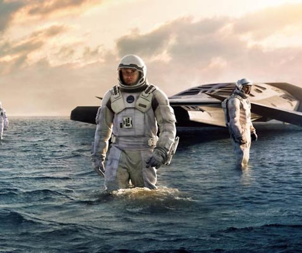 Interstellar - Matthew McConaughey gaat de ruimte in