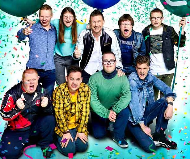 Max verrast zijn broer in Down met Johnny