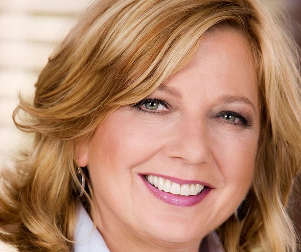 Loretta Schrijver viert zestigste verjaardag met senioren Koffietijd