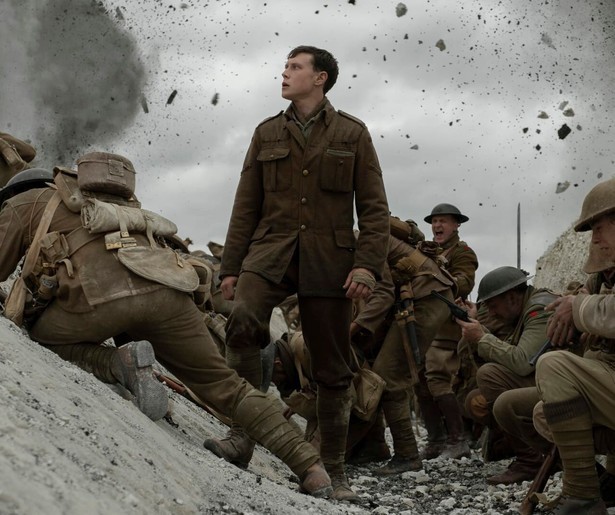 Dean-Charles Chapman en George MacKay staan in 1917 onder hoge druk