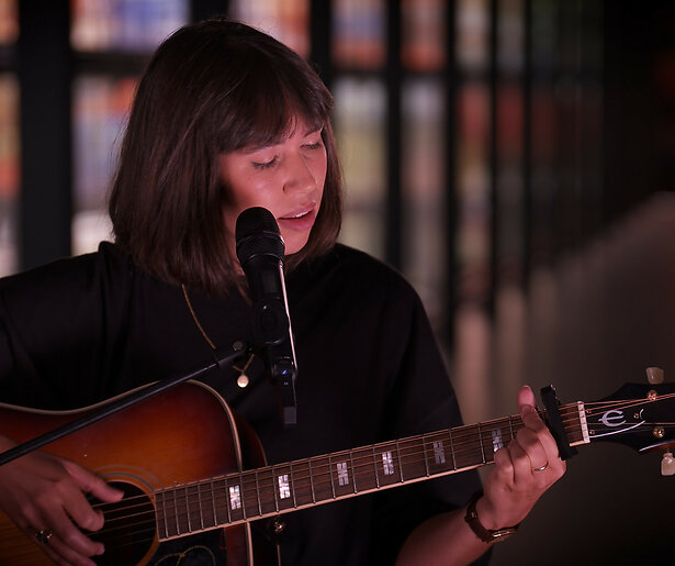 Muziekprogramma met Meau, Rob Kemps en Herman van Veen te zien bij Omroep MAX