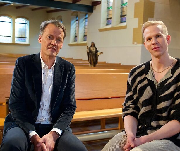 Caroline van der Plas, Rick Paul van Mulligen en John van den Heuvel te zien in dertiende seizoen van Adieu God?