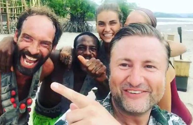 Videosnack: Dennis Weening filmt finalisten Expeditie Robinson na de proef