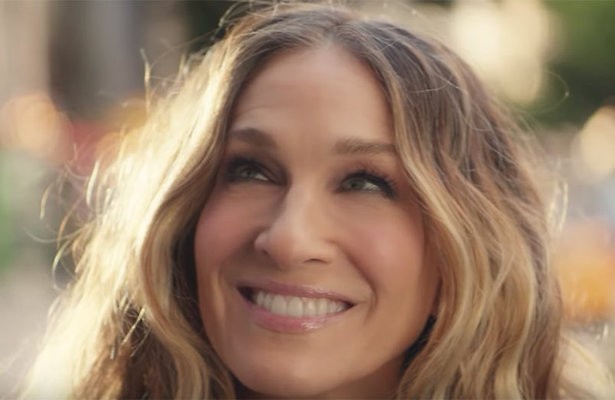 Videosnack: Carrie Bradshaw is terug! 