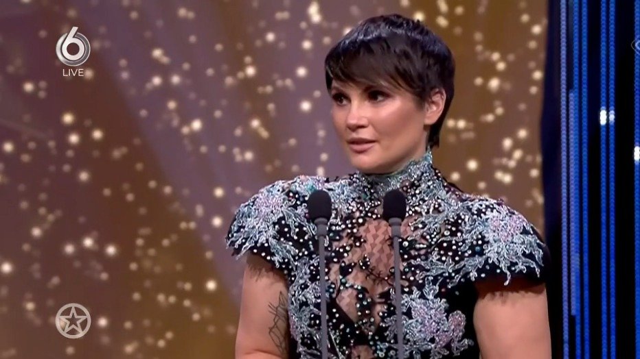Linda Hakeboom houdt emotionele speech na ontvangst Televizier-Ster Linda Hakeboom houdt emotionele speech na ontvangst Televizier-Ster