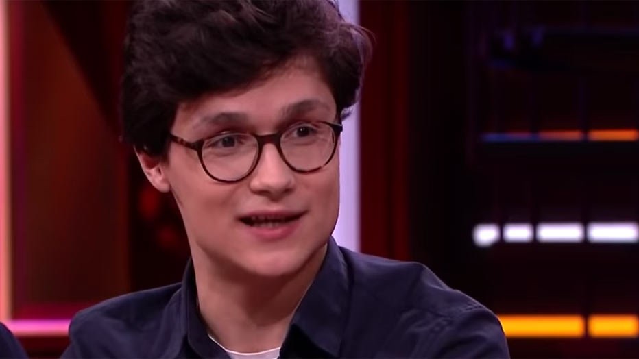 Dennis van The Voice gaat nog niet gelijk voor zangcarrière Dennis van The Voice gaat nog niet gelijk voor zangcarrière
