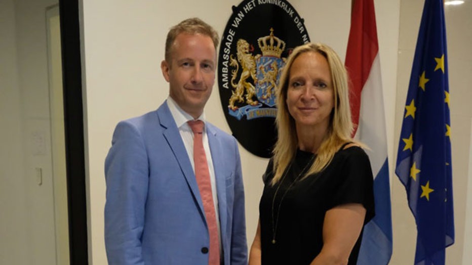 Floortje en de Ambassadeurs in Myanmar