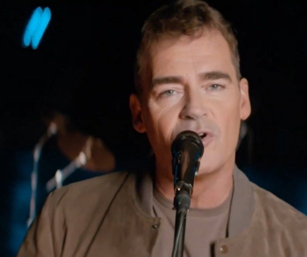 Jeroen van der Boom brengt nummer voor Fred van Leer uit