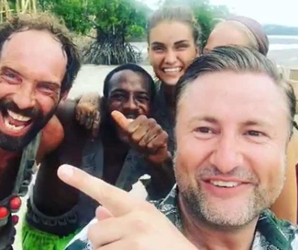 Videosnack: Dennis Weening filmt finalisten Expeditie Robinson na de proef