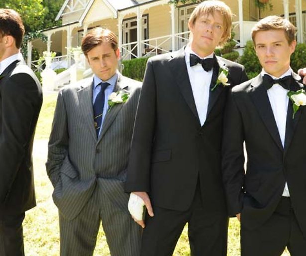 A Few Best Men: Bruiloftschaos 'Down Under'