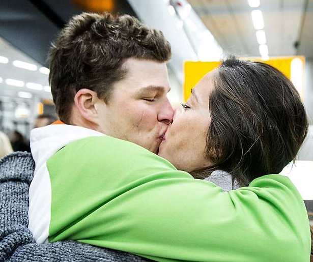 Sven Kramer en Naomi van As verwelkomen eerste kindje