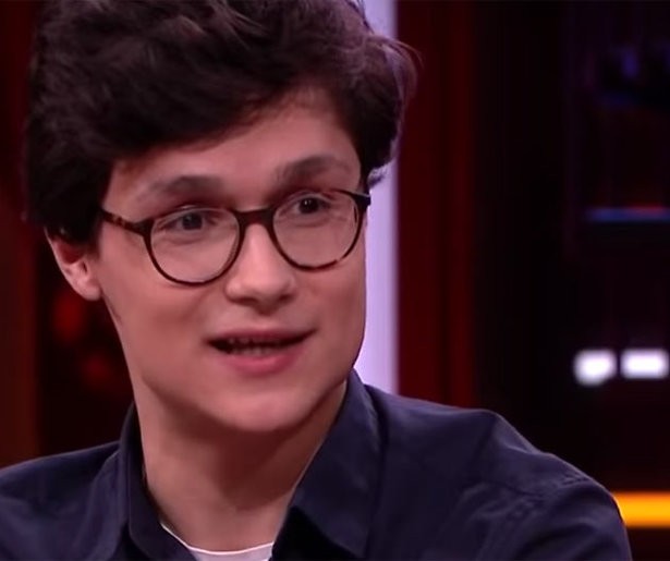 Dennis van The Voice gaat nog niet gelijk voor zangcarrière