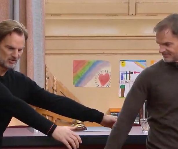 Videosnack: Ronald en Frank de Boer proberen de swish swish