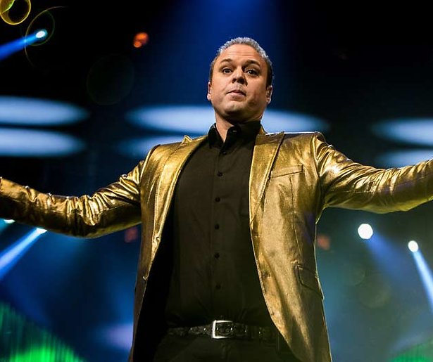 Frans Bauer neemt afscheid van hondje