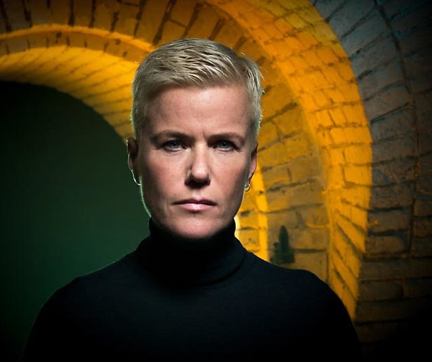 Ellie Lust presenteert live-finale Hunted