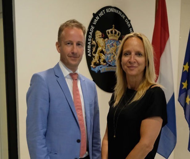 Floortje en de Ambassadeurs in Myanmar