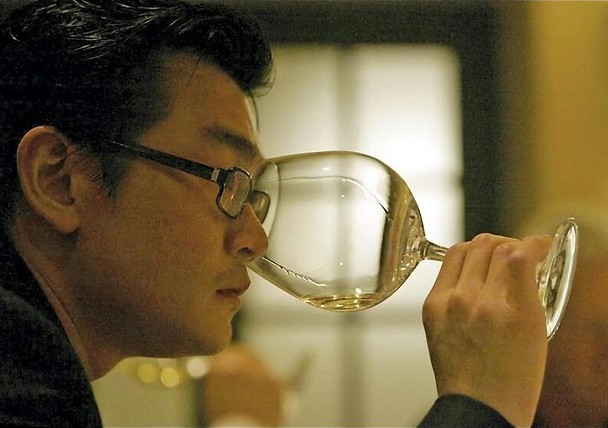 Wijnvervalser op de fles