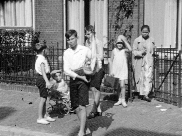 Een baboe en haar bijna-familie