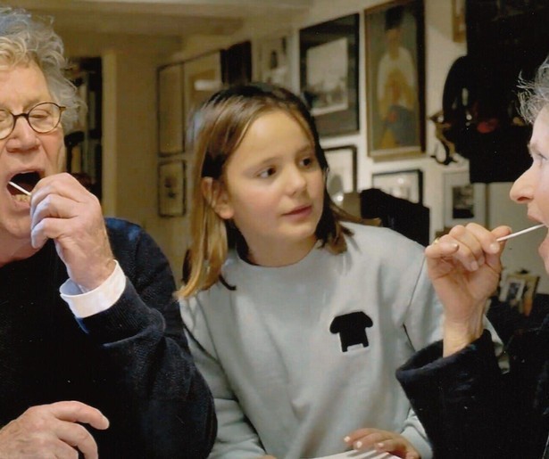 Documentairemaker Hans Fels tekent de belangrijkste punten uit zijn leven voor zijn dochter Zara