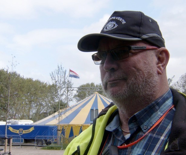 Frans Bromet gaat op patrouille met een burgerwacht