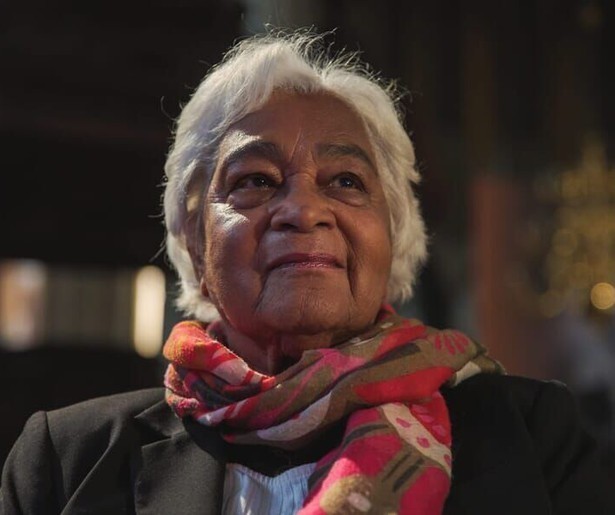 Mildred Roethof volgt de Surinaamse auteur Cynthia McLeod in deze tweedelige documentaire