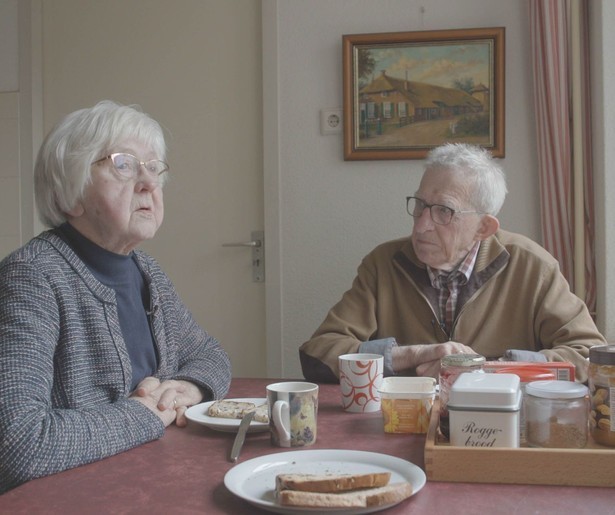 Geertjan Lassche laat inwoners van Rouveen terugdenken aan de oorlog in 2Doc: Duutsers