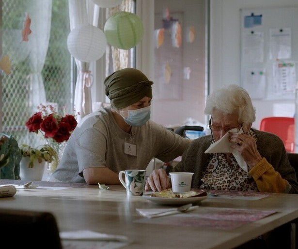 Documentaire over de harde werkelijkheid van het Nederlandse zorgsysteem