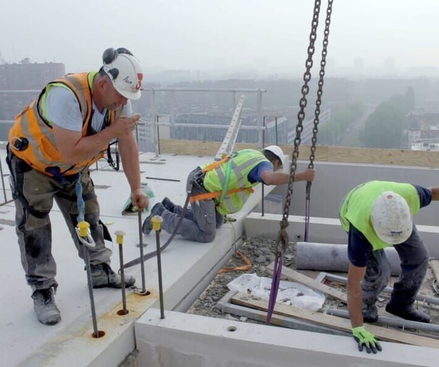 Geertjan Lassche is getuige van onveilige werksituaties in 2Doc: Jongens van de Bouw