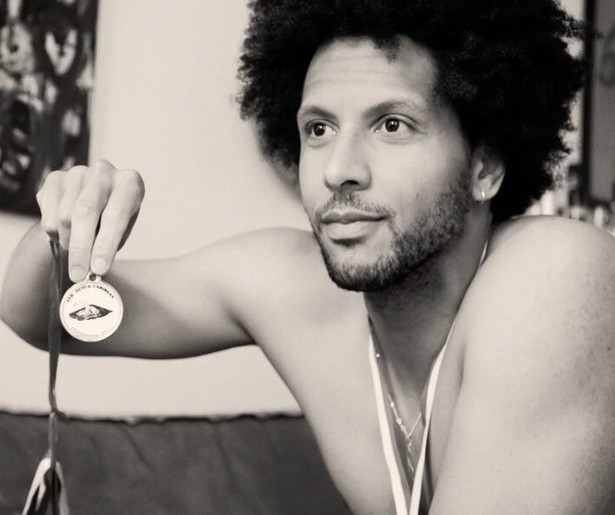 De drijfveren van acteur Tarikh Janssen in satirische docu