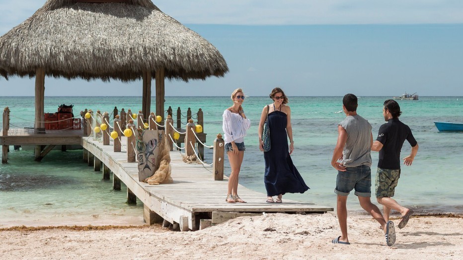 Claire Holt en Mandy Moore in 47 Meters Down