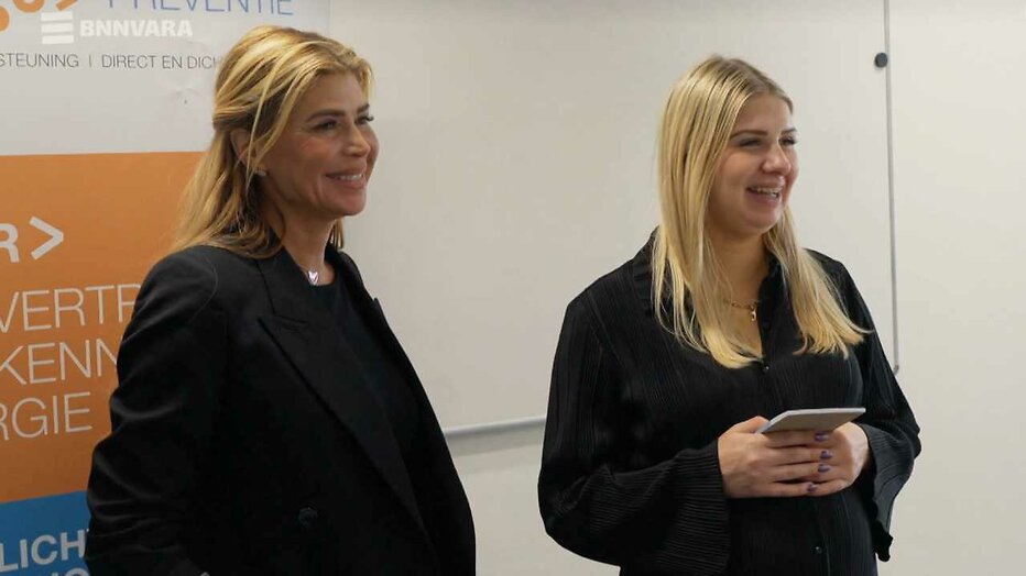 Estelle Cruijff en Nilay in Vier Handen op één Buik