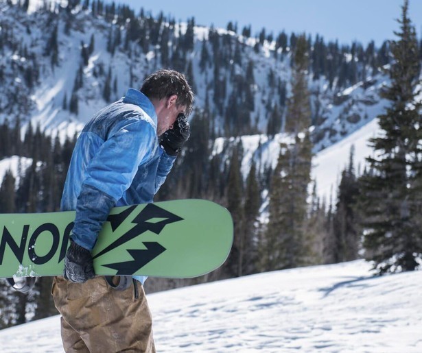 Josh Hartnett raakt compleet ingesneeuwd in 6 Below: Miracle on the Mountain