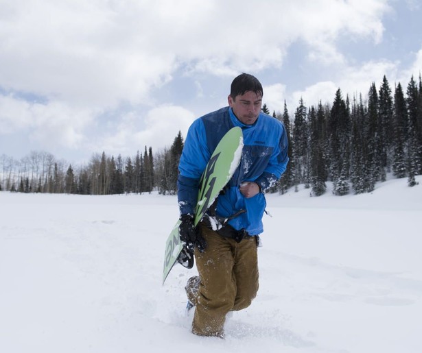 Josh Hartnett moet onder barre omstandigheden zien te overleven in 6 Below: Miracle on the Mountain